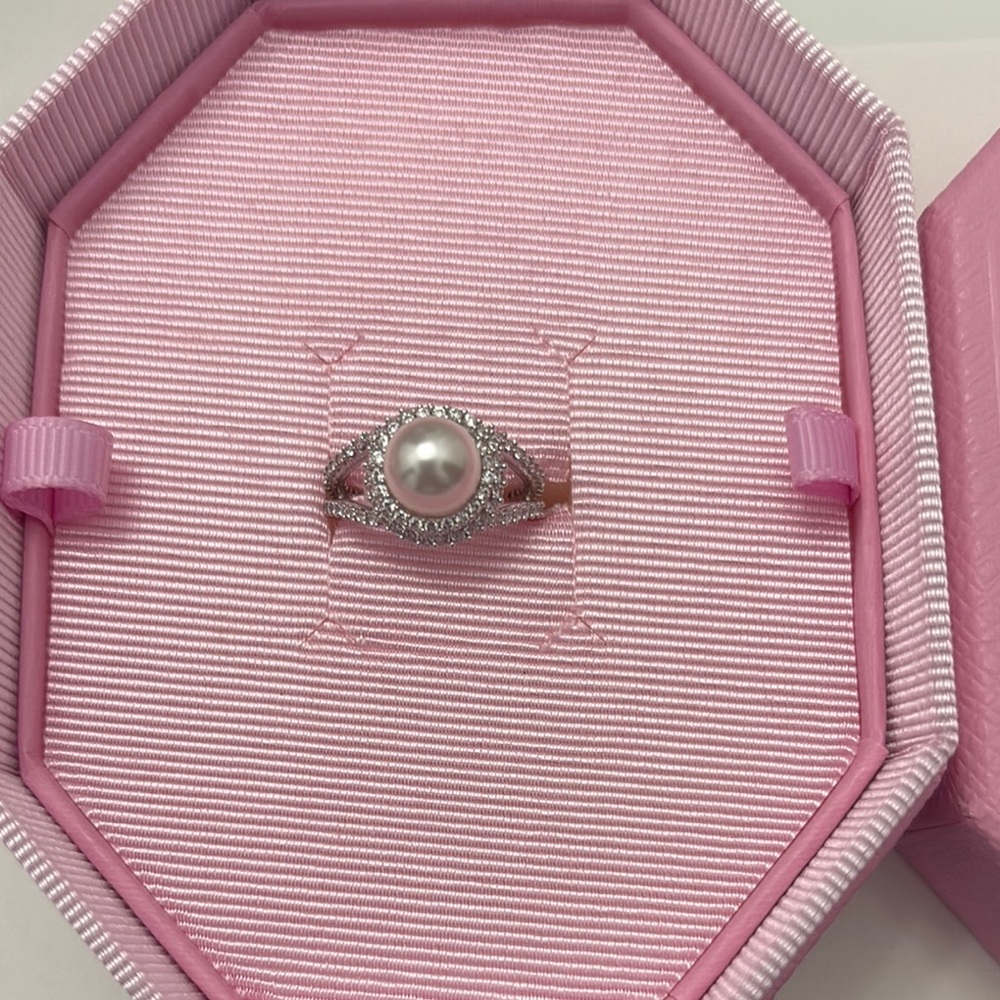 Swarovski Pearl and Silver Ring - Picture 1 of 3